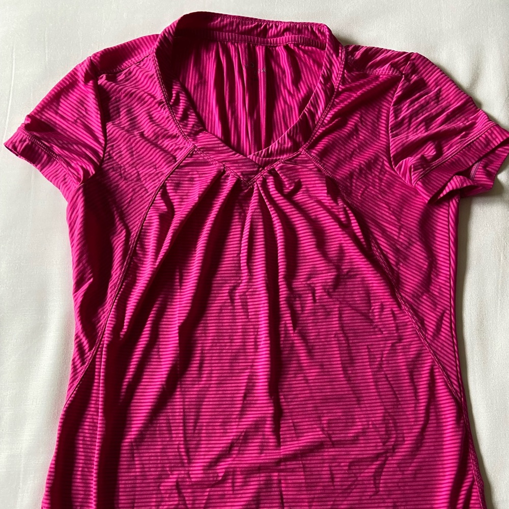 Athleta V Neck Tee Small Pink Stripped